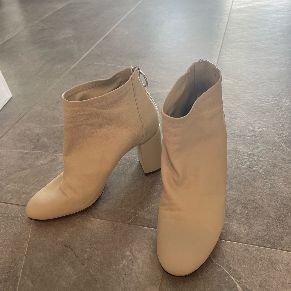 Via Spiga Off White Boot 👢